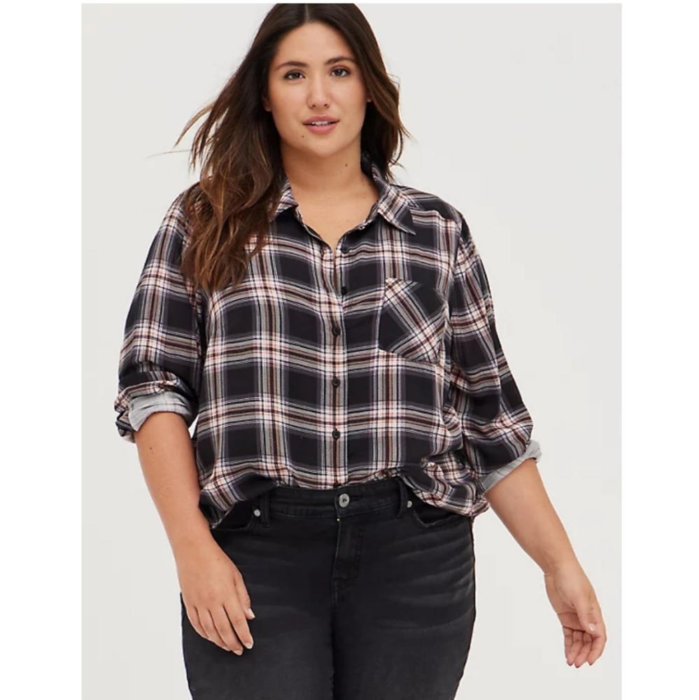Torrid Breast Cancer Awareness Button Down Shirt - Twill Black & Pink, size 0